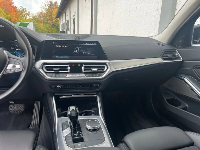 BMW 330 330e Sport Line Touring