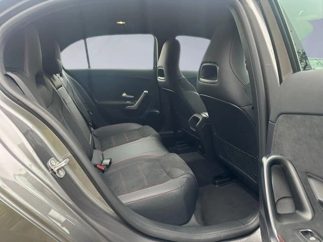 Mercedes-Benz A 200 AMG Line