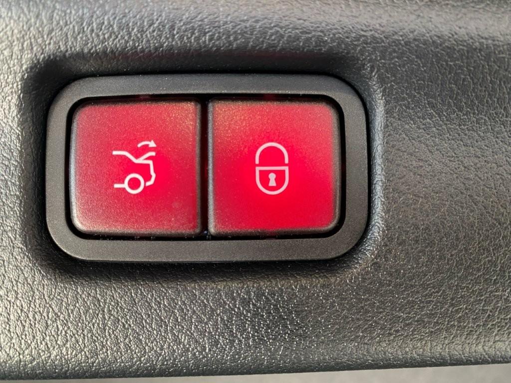 Mercedes-Benz C 180 AMG Line Premium Sedan