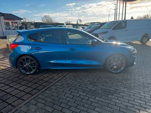 Ford Focus Limited ST Line