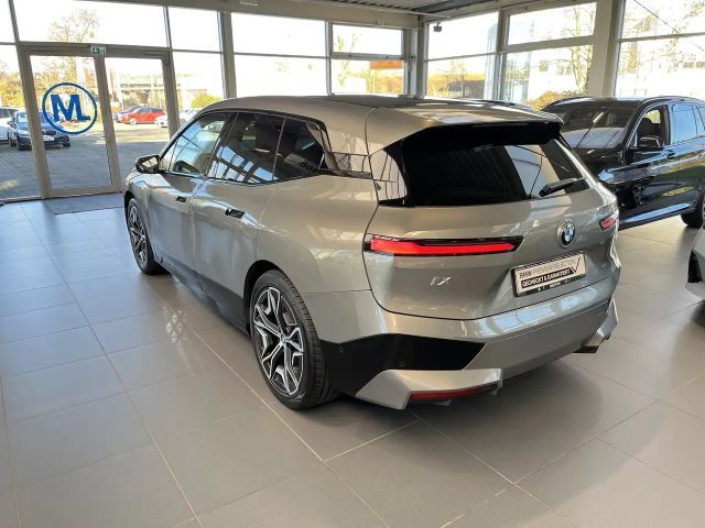 BMW iX xDrive40