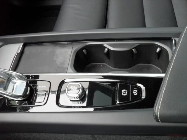 Volvo XC60 AWD Dark Plus T6