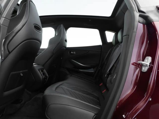 Aston Martin DBX 707