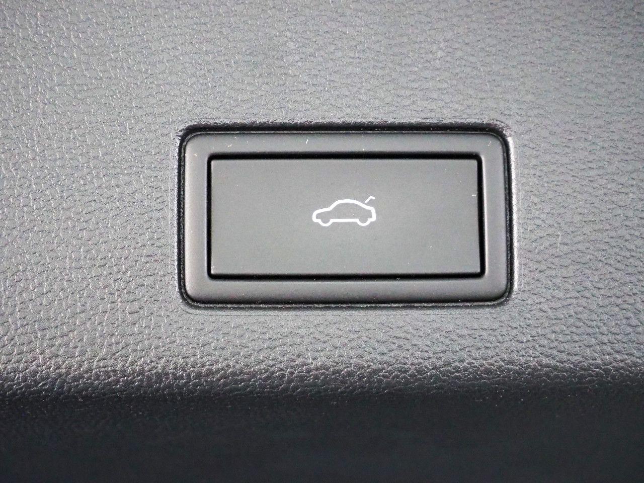 Volkswagen Golf 1.5 eTSI DSG Life Variant