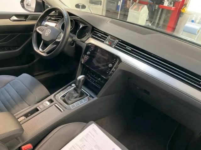 Volkswagen Passat 1.5 TSI Elegance Elegance