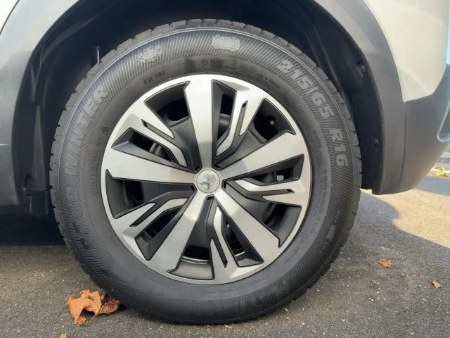 Peugeot E-2008 Active Pack