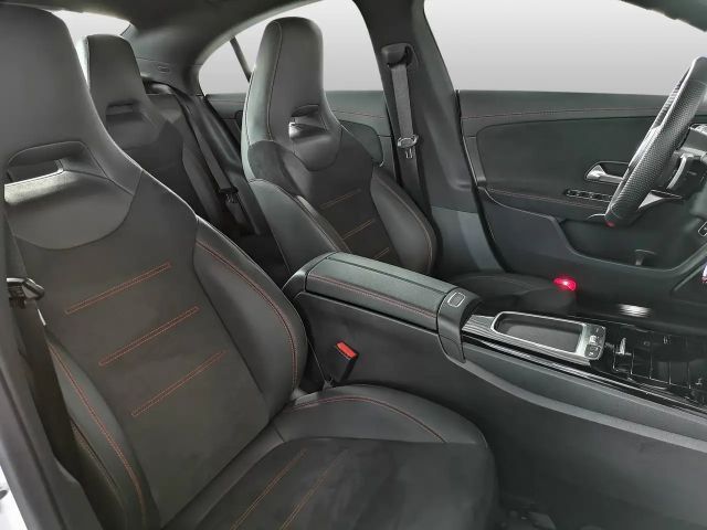 Mercedes-Benz CLA 180 AMG Line Coupé