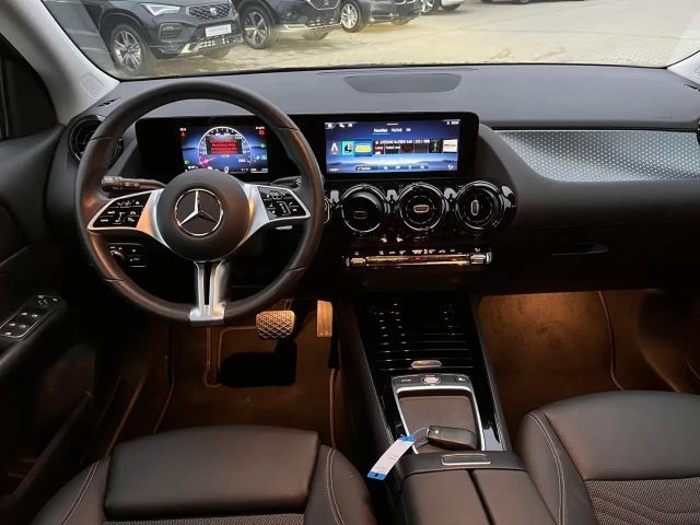 Mercedes-Benz GLA 180 *LED Navi Sitzh. Rückfahrkamera DAB*