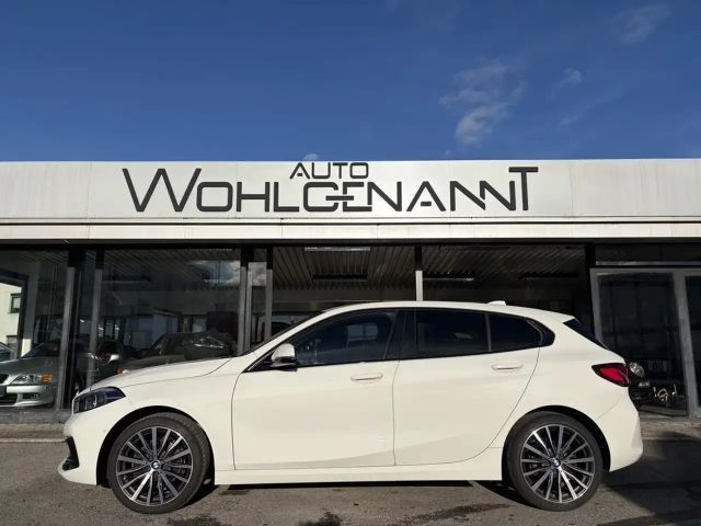 BMW 118 118i Sedan Sport Line