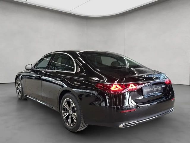 Mercedes-Benz E 200 Sedan