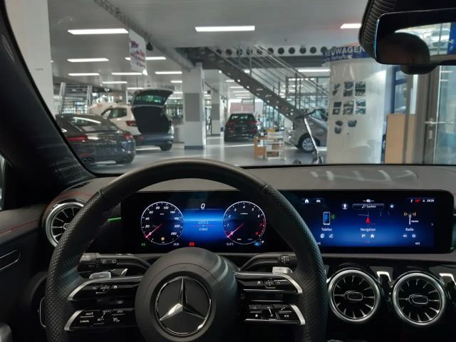 Mercedes-Benz CLA 200 AMG Line