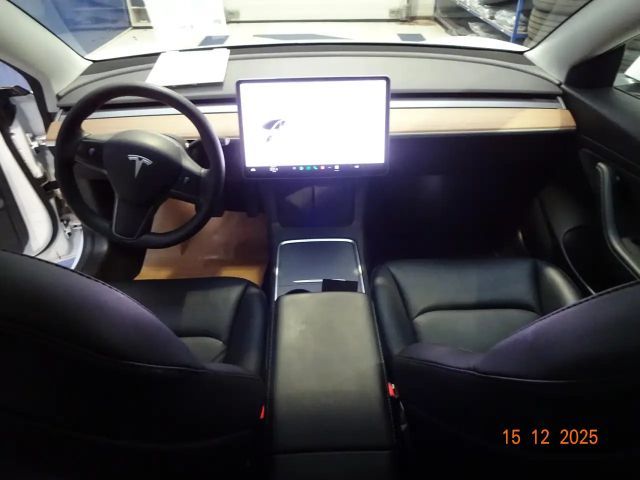 Tesla Model 3 AWD Performance