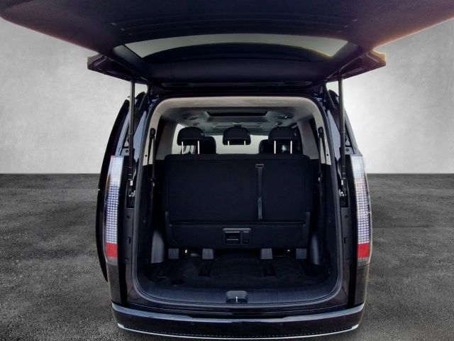 Hyundai Staria Signature