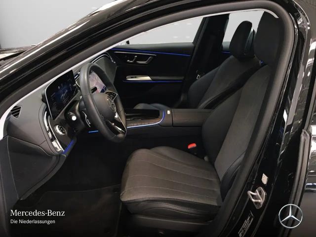 Mercedes-Benz E 200 AVANTGARDE Sedan