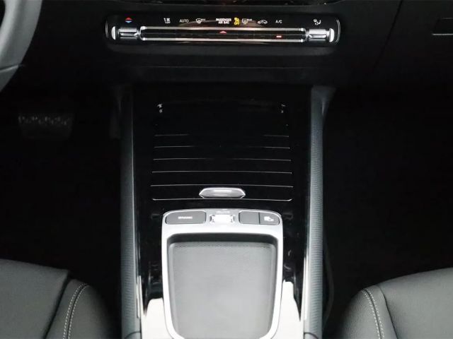 Mercedes-Benz GLA 180 Aut. AHK Park.Assistent Sitzhzg.