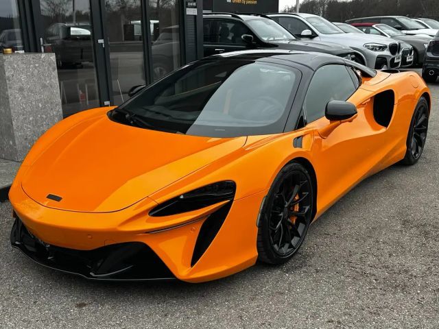 McLaren Artura Spider