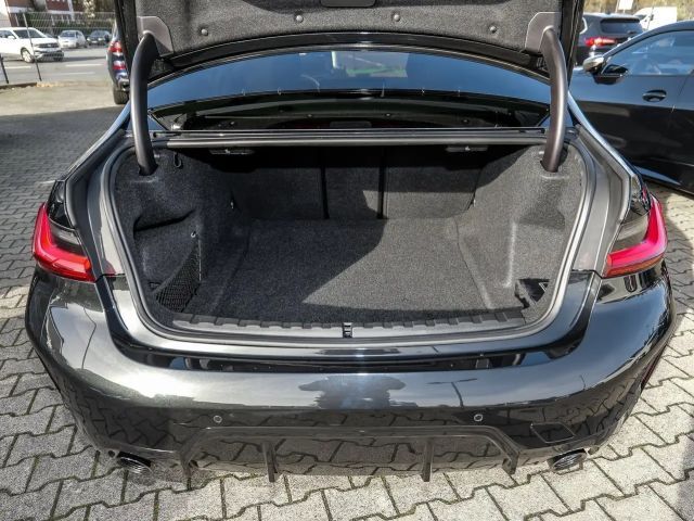 BMW 330 330d M-Sport Sedan