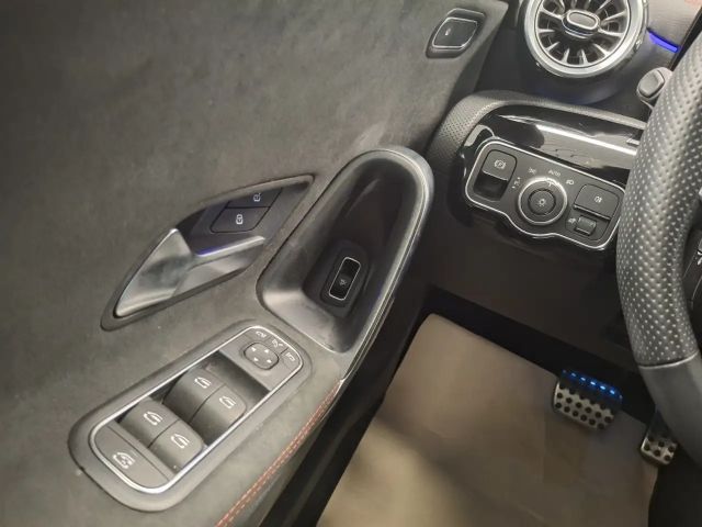 Mercedes-Benz CLA 180 AMG Line Coupé