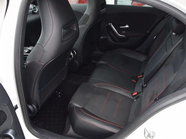 Mercedes-Benz A 200 4MATIC A 200 d AMG Line