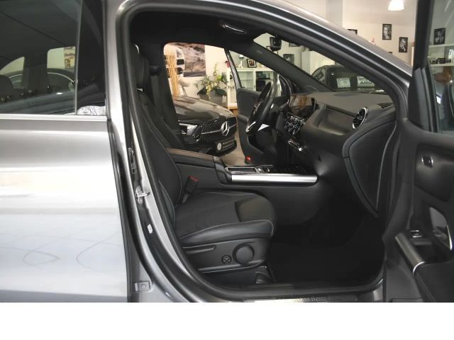 Mercedes-Benz B 180 Sedan