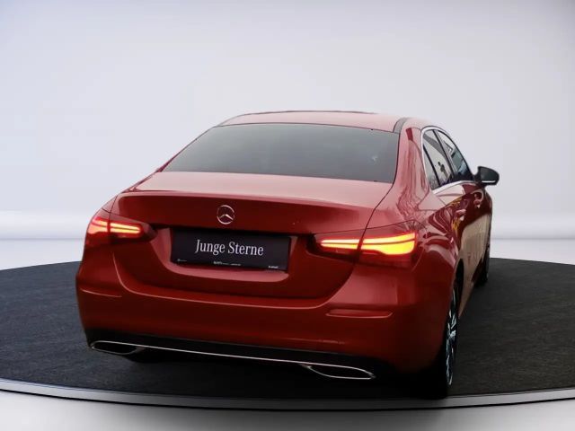 Mercedes-Benz A 180 A 180 d Progressive