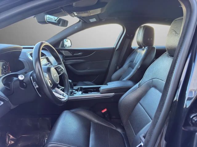 Jaguar XE AWD D200 R-Dynamic S