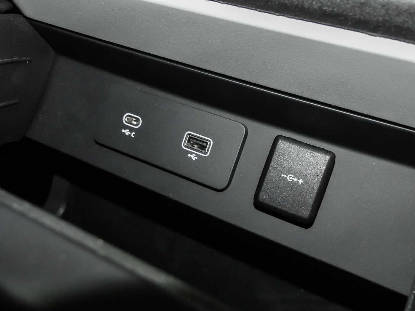 Land Rover Defender 110 Dynamic SE