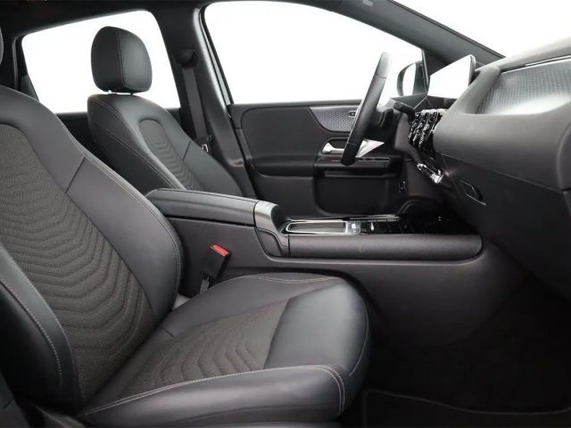 Mercedes-Benz B 180 B 180 d Sedan