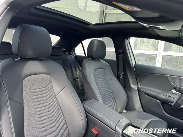 Mercedes-Benz A 200 A 200 Limousine+PANO.+NIGHT+DISTRONIC+R.KAM+LED