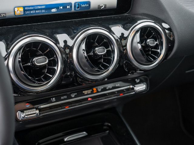 Mercedes-Benz B 180 Sedan