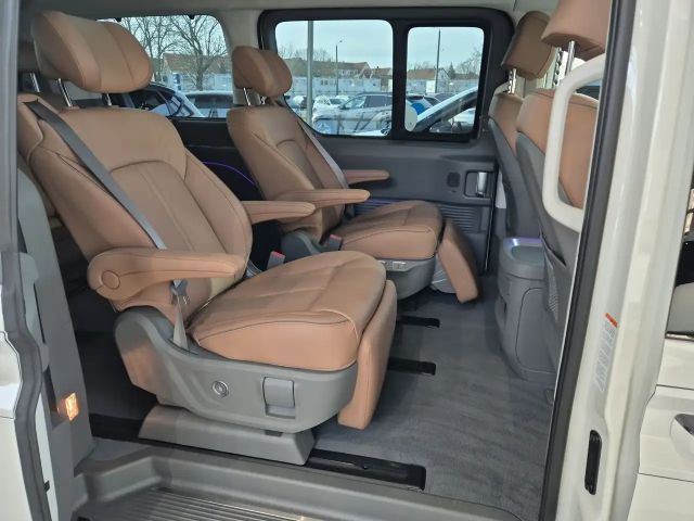 Hyundai Staria Signature