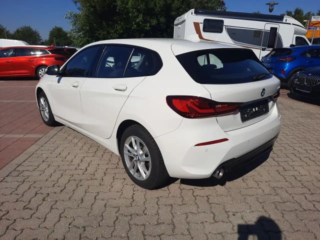 BMW 118 118i Sedan Sport Line