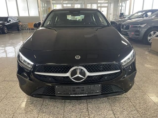 Mercedes-Benz A 180 A 180 d