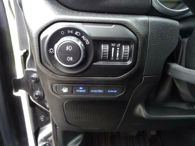 Jeep Wrangler 4xe Sahara