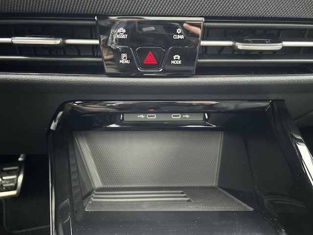 Volkswagen Golf 1.5 eTSI Golf VIII R-Line