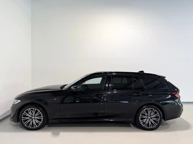 BMW 330 330e M-Sport xDrive