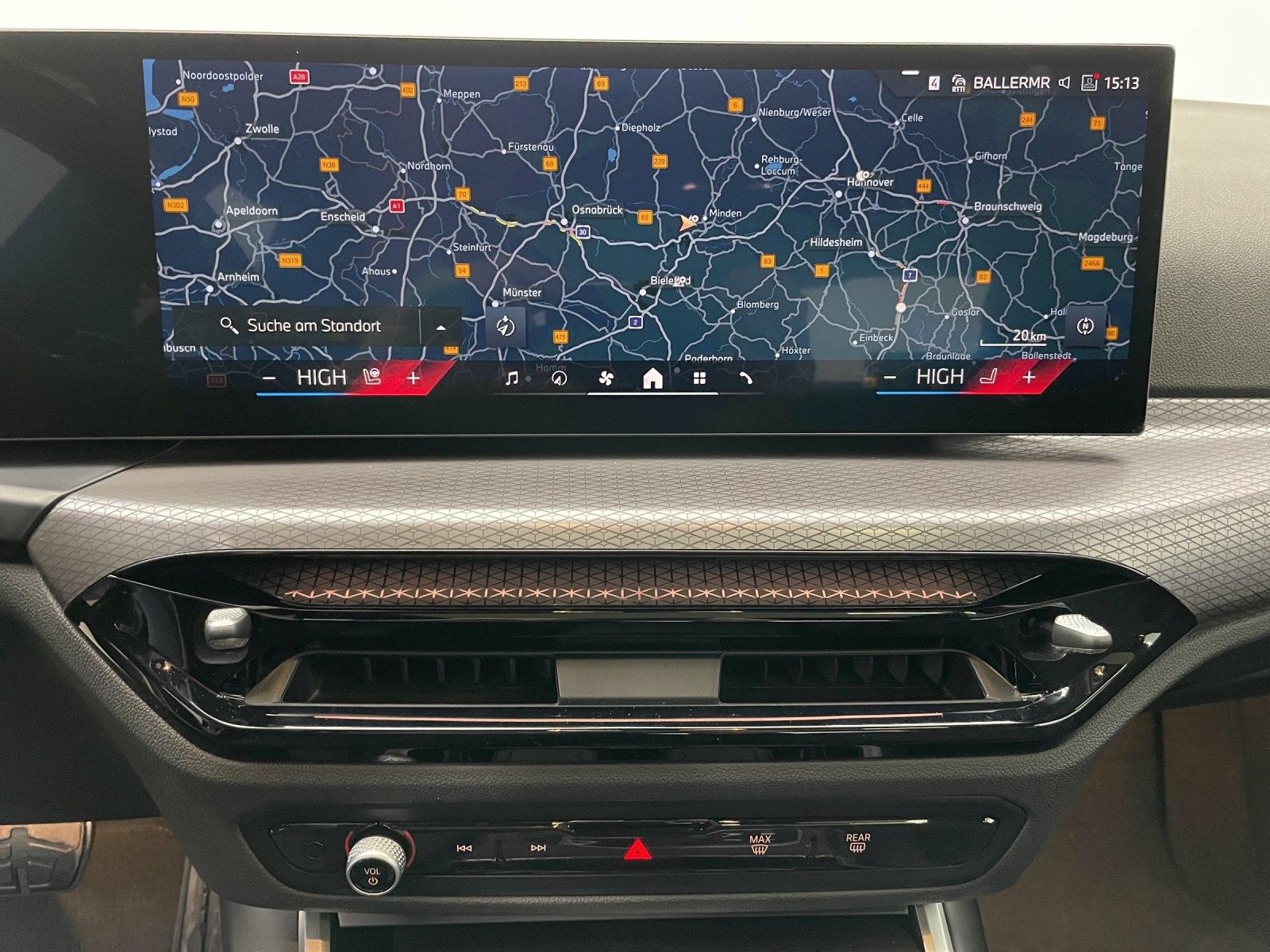 BMW 318 318i M-Sport Sedan