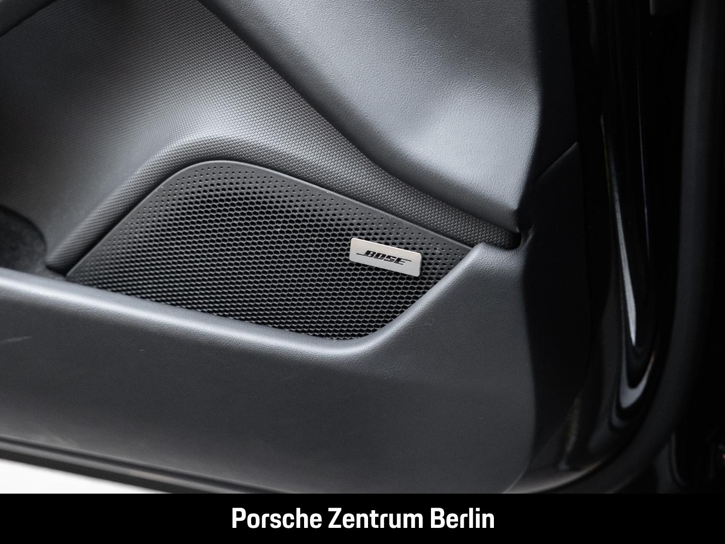 Porsche Taycan 4 Cross Turismo