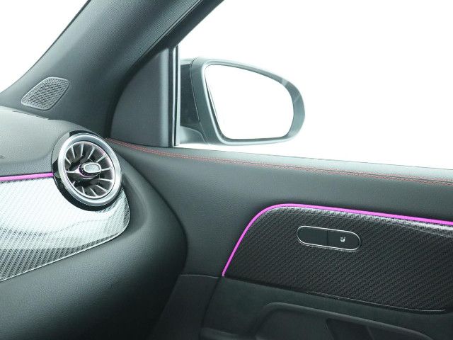 Mercedes-Benz GLA 180 AMG Line