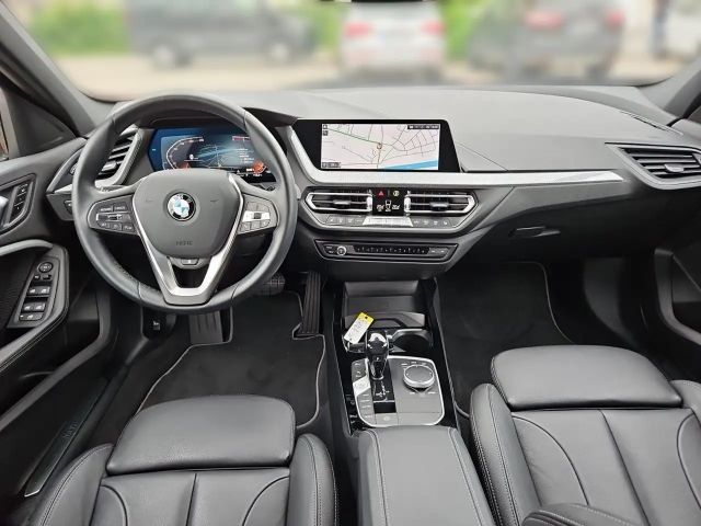 BMW 120 120d Luxury Line Sedan xDrive