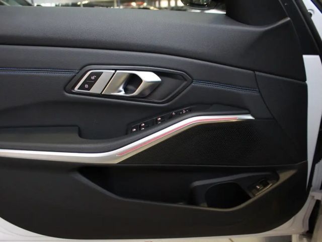 BMW 320 320d M-Sport Touring xDrive