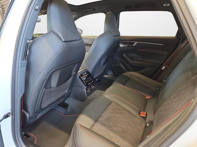 Audi A6 Avant Quattro S-Tronic