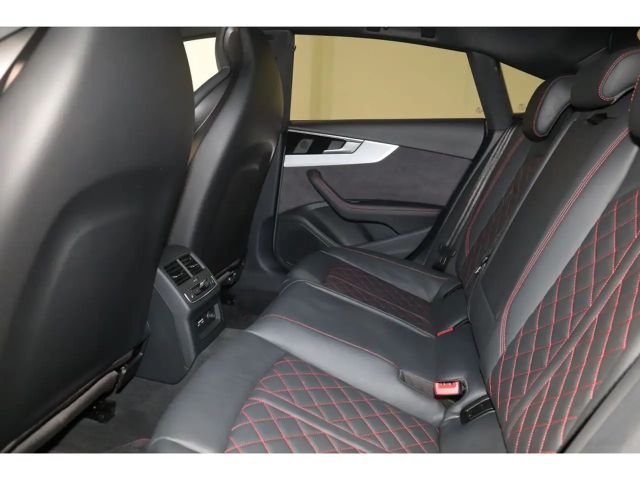 Audi A4 40 TDI Avant S-Line