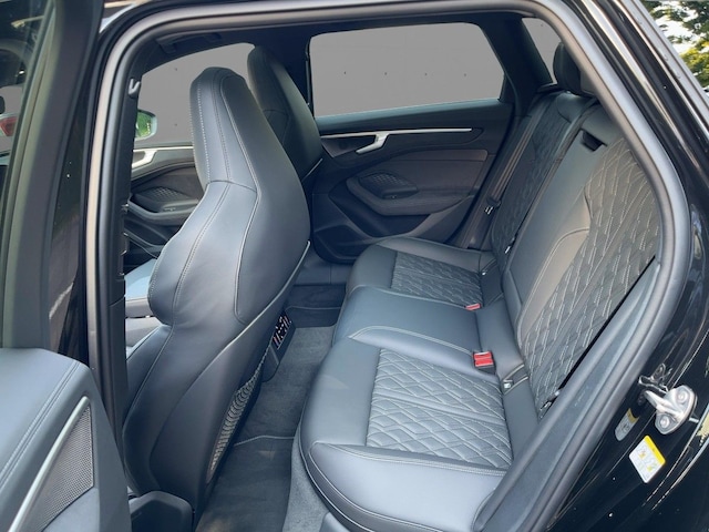 Audi A6 Avant Quattro S-Tronic