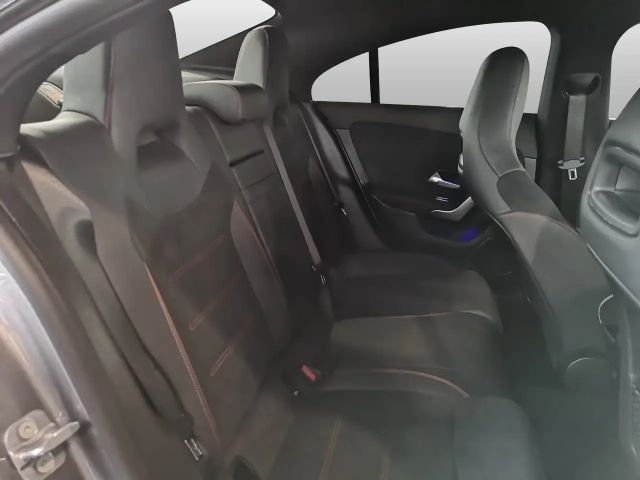 Mercedes-Benz CLA 200 AMG Line Coupé