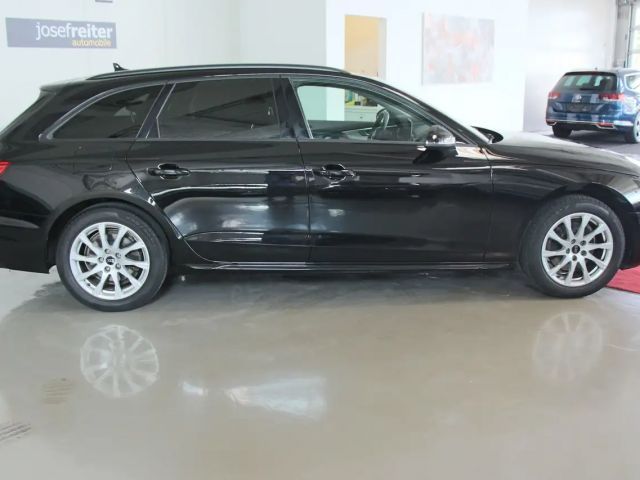 Audi A4 30 TDI Avant S-Tronic