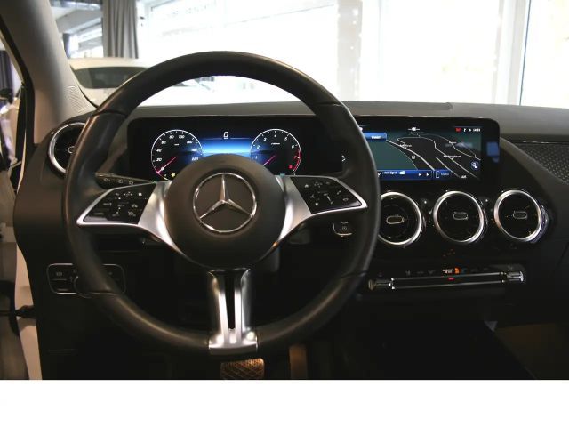 Mercedes-Benz B 200 Sedan