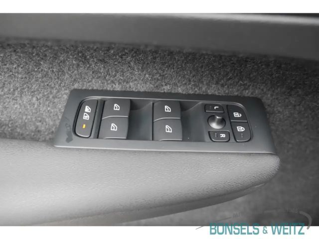 Volvo XC40 AWD Plus Recharge Twin Engine