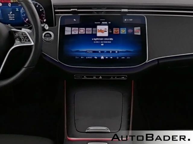 Mercedes-Benz E 200 AVANTGARDE Sedan