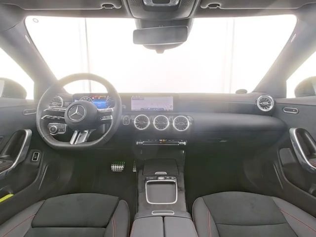 Mercedes-Benz CLA 200 AMG Line Coupé